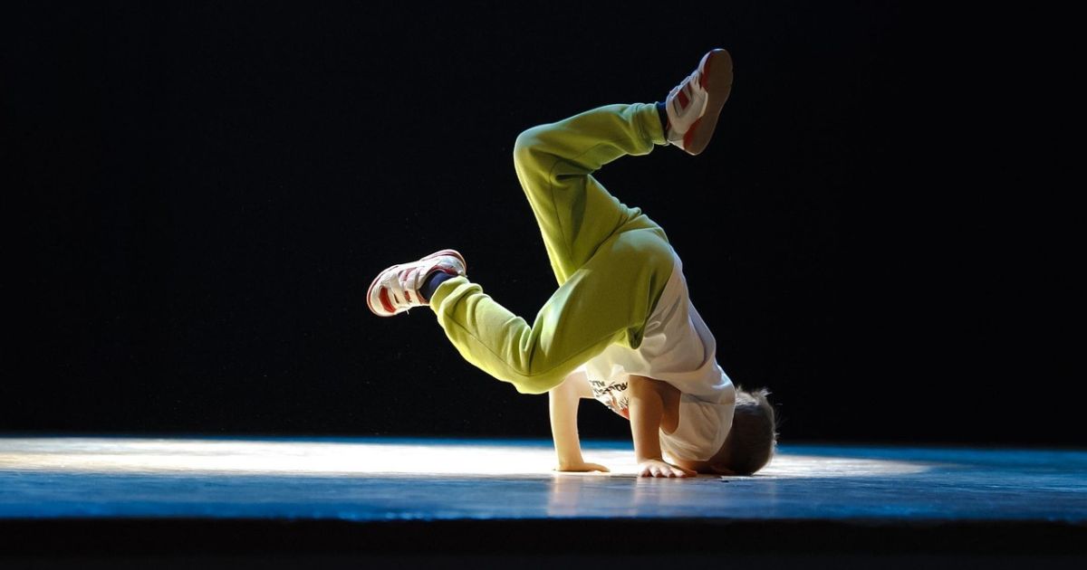 ナユタスのダンス無料体験でレッスンを受けている様子