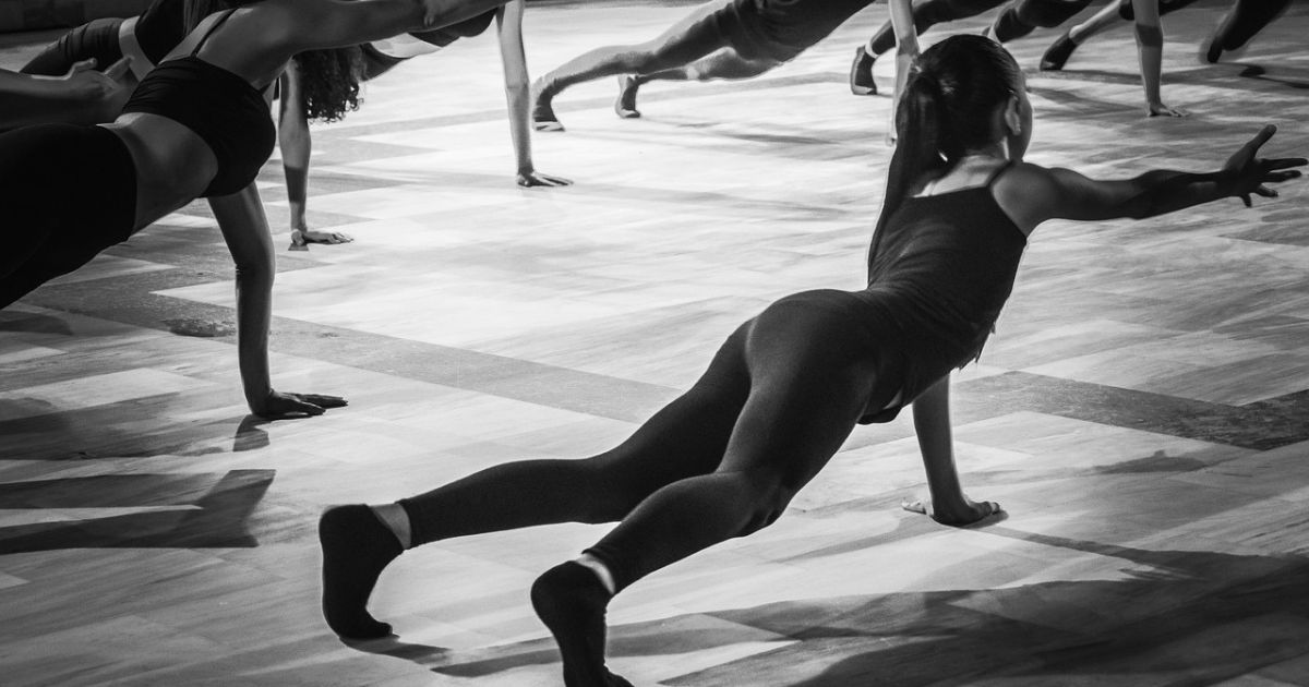 ナユタスのダンスレッスンで目的別に練習しているイメージ