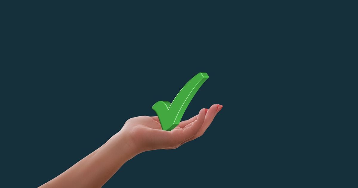 ナユタスと他スクールの比較ポイントを書き出して整理しているイメージ