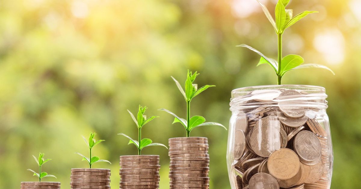 ナユタスの料金が高いかどうかを判断しているイメージ